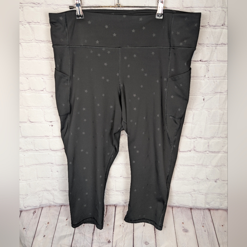GAP Fit  Blackout Technology Capri Leggings Size XL Star Print Side Pockets